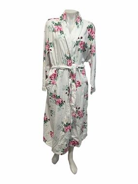 La Cera women’s white cotton floral flannel robe
Size 2X NWT